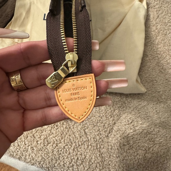 Louis Vuitton toiletry pouch 26 new never used - Picture 3 of 6